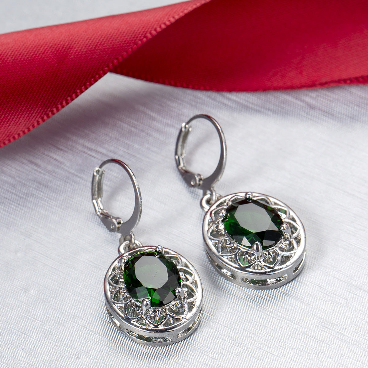 Sacred Bloom – Egg Crystal Earrings & Hollow Petal Pendant Necklace