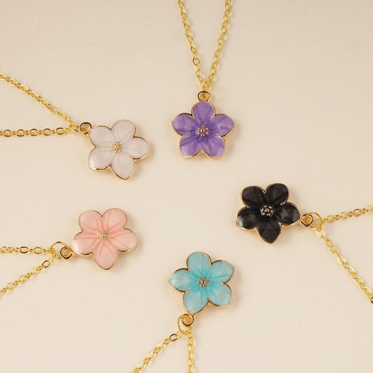 Five-Leaf Clover Necklace – Minimalist Summer Jewelry of Luck & Grace