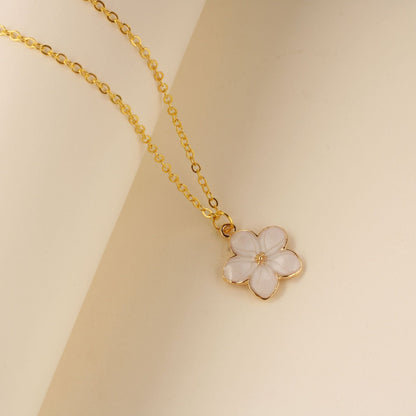 Five-Leaf Clover Necklace – Minimalist Summer Jewelry of Luck & Grace