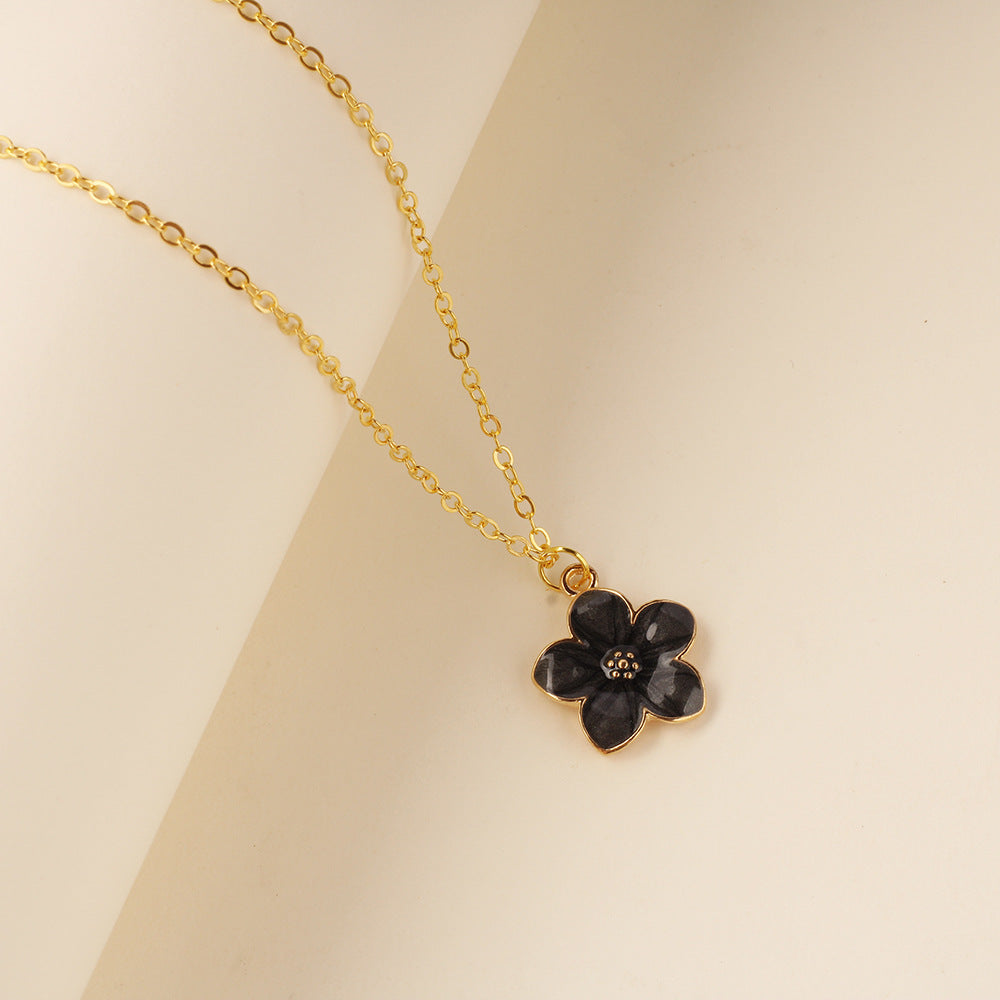 Five-Leaf Clover Necklace – Minimalist Summer Jewelry of Luck & Grace