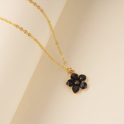 Five-Leaf Clover Necklace – Minimalist Summer Jewelry of Luck & Grace