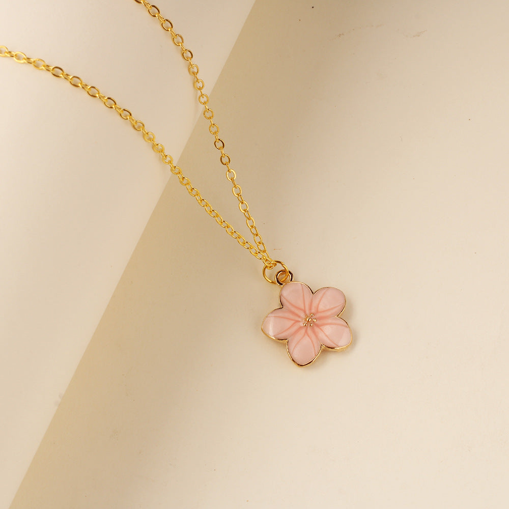 Five-Leaf Clover Necklace – Minimalist Summer Jewelry of Luck & Grace