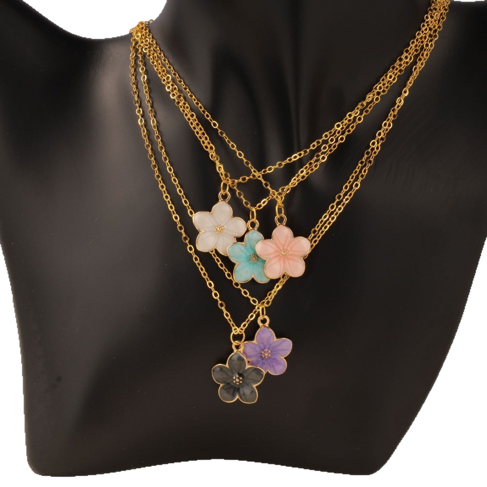 Five-Leaf Clover Necklace – Minimalist Summer Jewelry of Luck & Grace