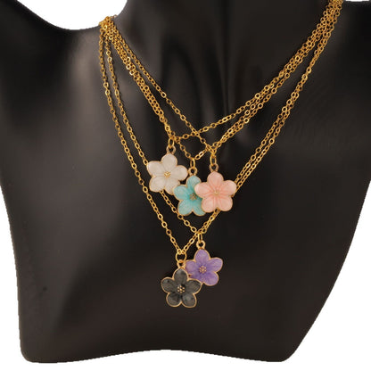 Five-Leaf Clover Necklace – Minimalist Summer Jewelry of Luck & Grace