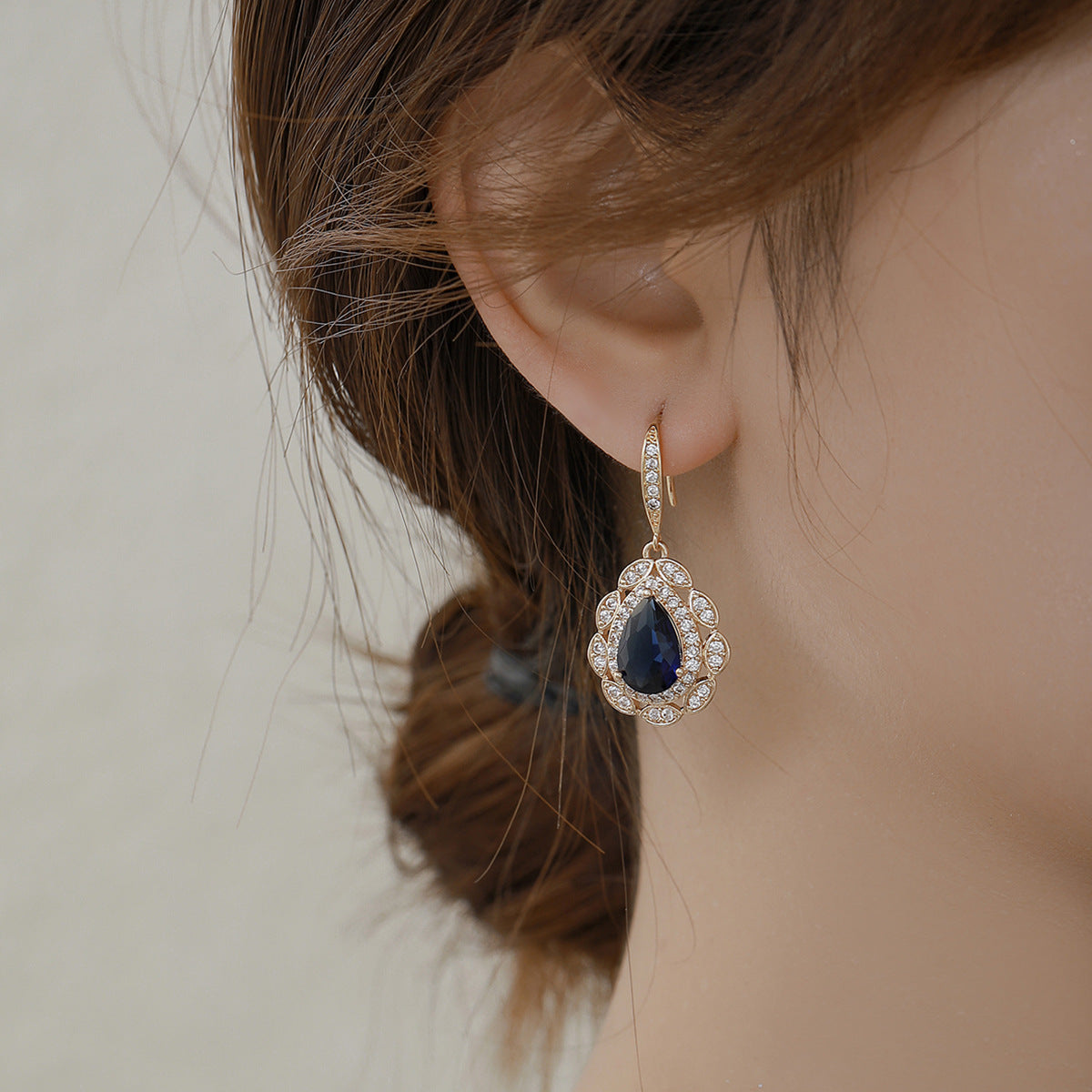 Sapphire Veil – Blue Zircon Drop Earrings & Necklace Set