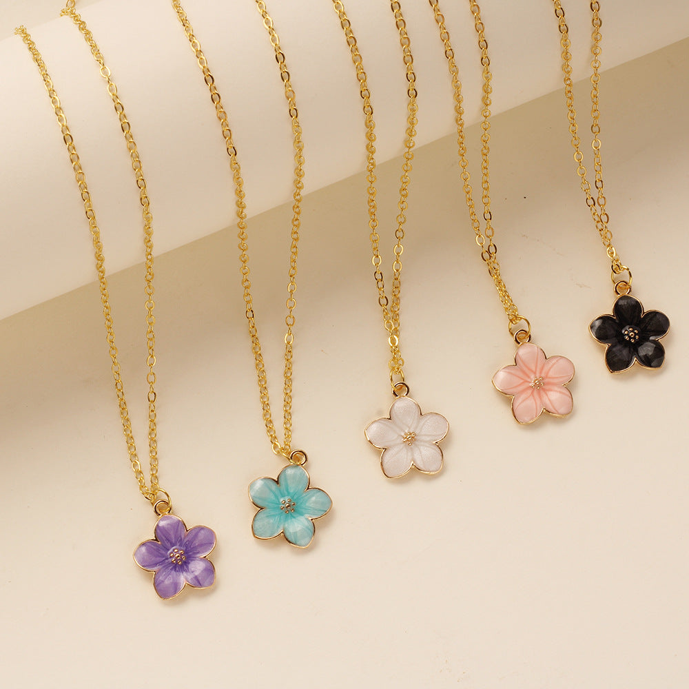 Five-Leaf Clover Necklace – Minimalist Summer Jewelry of Luck & Grace