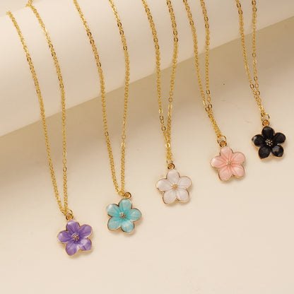 Five-Leaf Clover Necklace – Minimalist Summer Jewelry of Luck & Grace